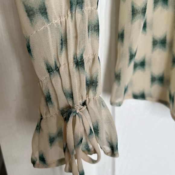 Zara Sheer Cream with Green Bow Tie Print Blouse Size M - Picture 2 of 6